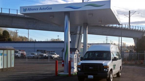 Refueling infrastructure: promoting greener fleets