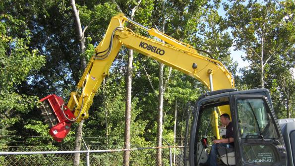 Excavator-mounted mulcher keeps fencerows clear (with related video)