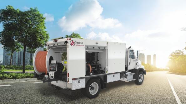 Water jetter efficiently cleans sewers (with related video)