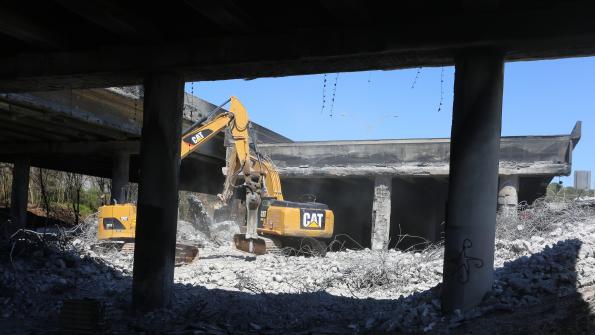 Officials move quickly to minimize danger in Atlanta highway collapse