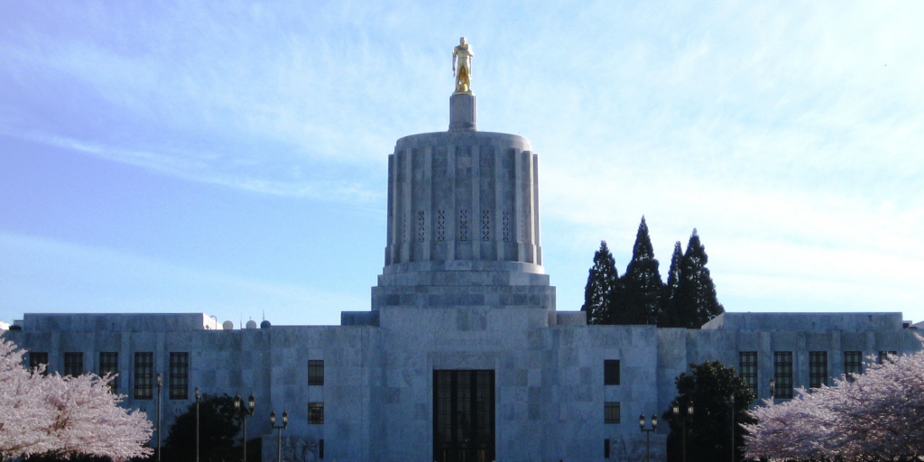 As tensions mount in Oregon, lawmakers close down capitol in response to militia threats