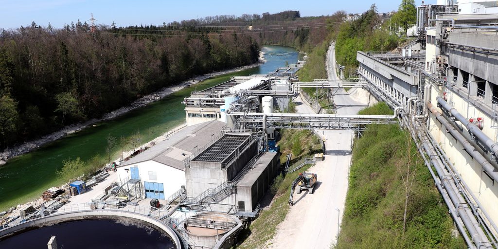 Innovative wastewater treatment system eliminates methane, generates electricity